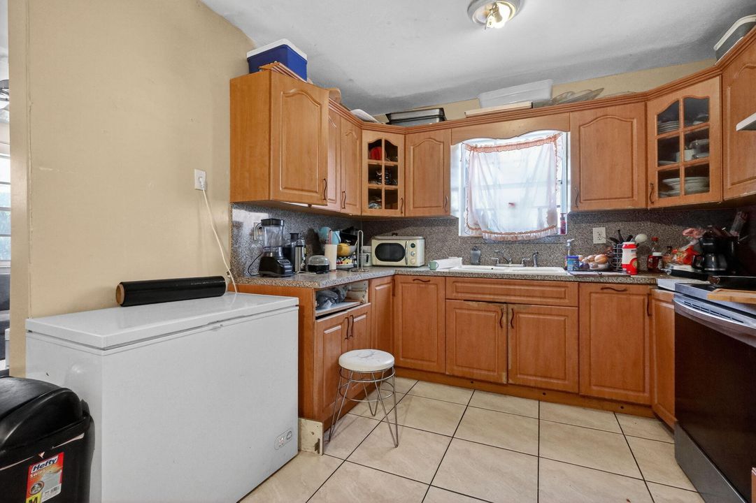 For Sale: $435,000 (3 beds, 2 baths, 1309 Square Feet)