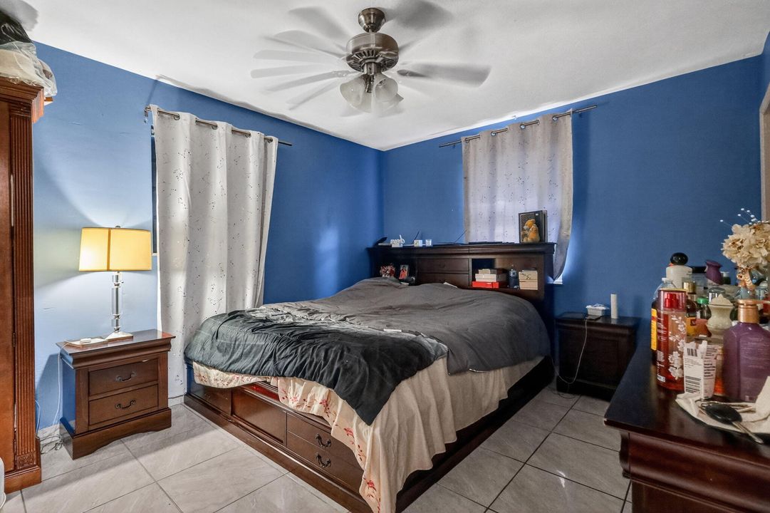 For Sale: $435,000 (3 beds, 2 baths, 1309 Square Feet)