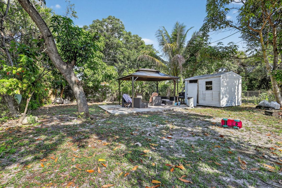 For Sale: $435,000 (3 beds, 2 baths, 1309 Square Feet)