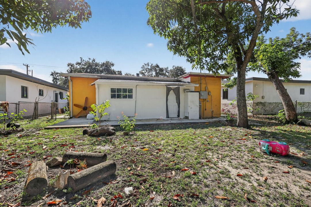 For Sale: $435,000 (3 beds, 2 baths, 1309 Square Feet)