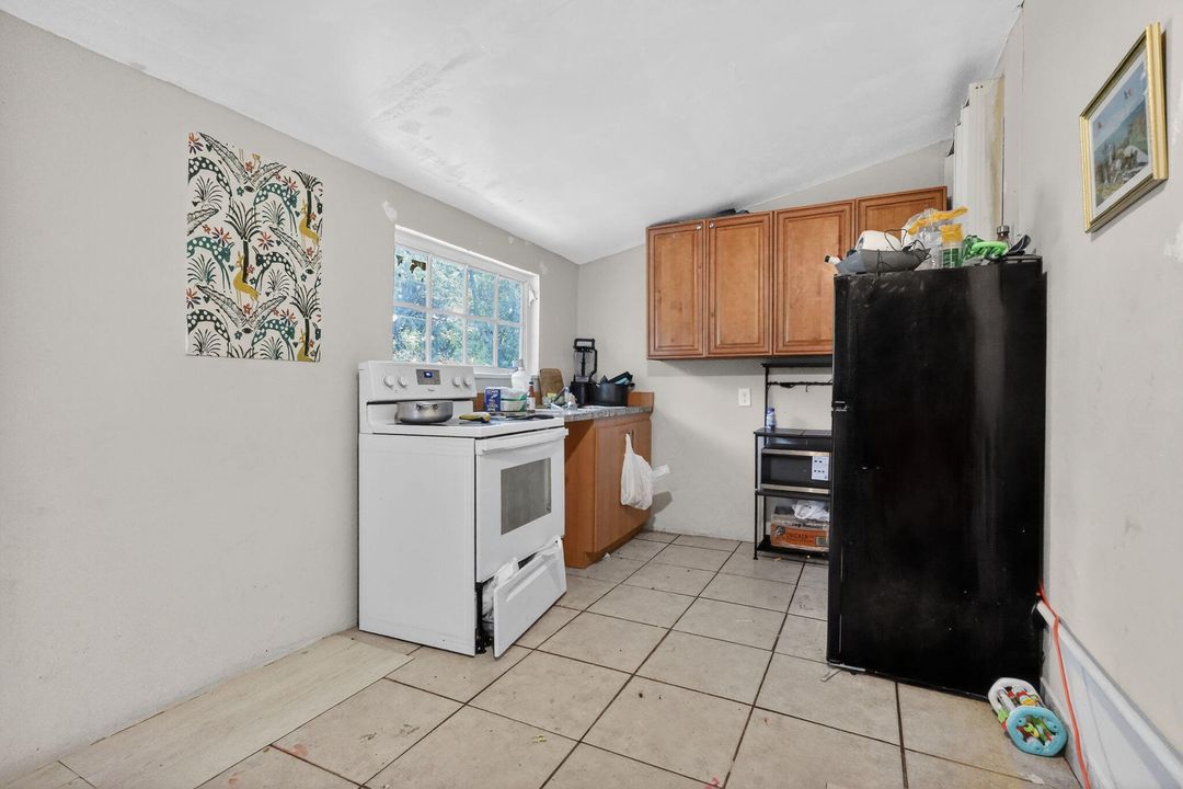 For Sale: $435,000 (3 beds, 2 baths, 1309 Square Feet)