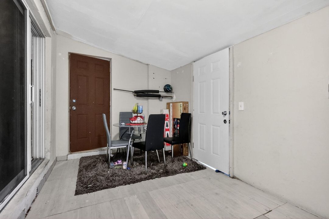 For Sale: $435,000 (3 beds, 2 baths, 1309 Square Feet)