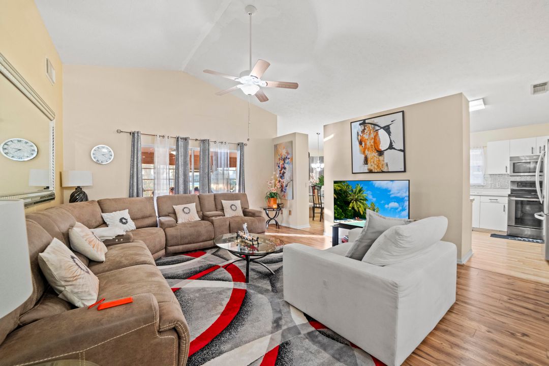 待售: $243,350 (2 贝兹, 2 浴室, 1530 平方英尺)