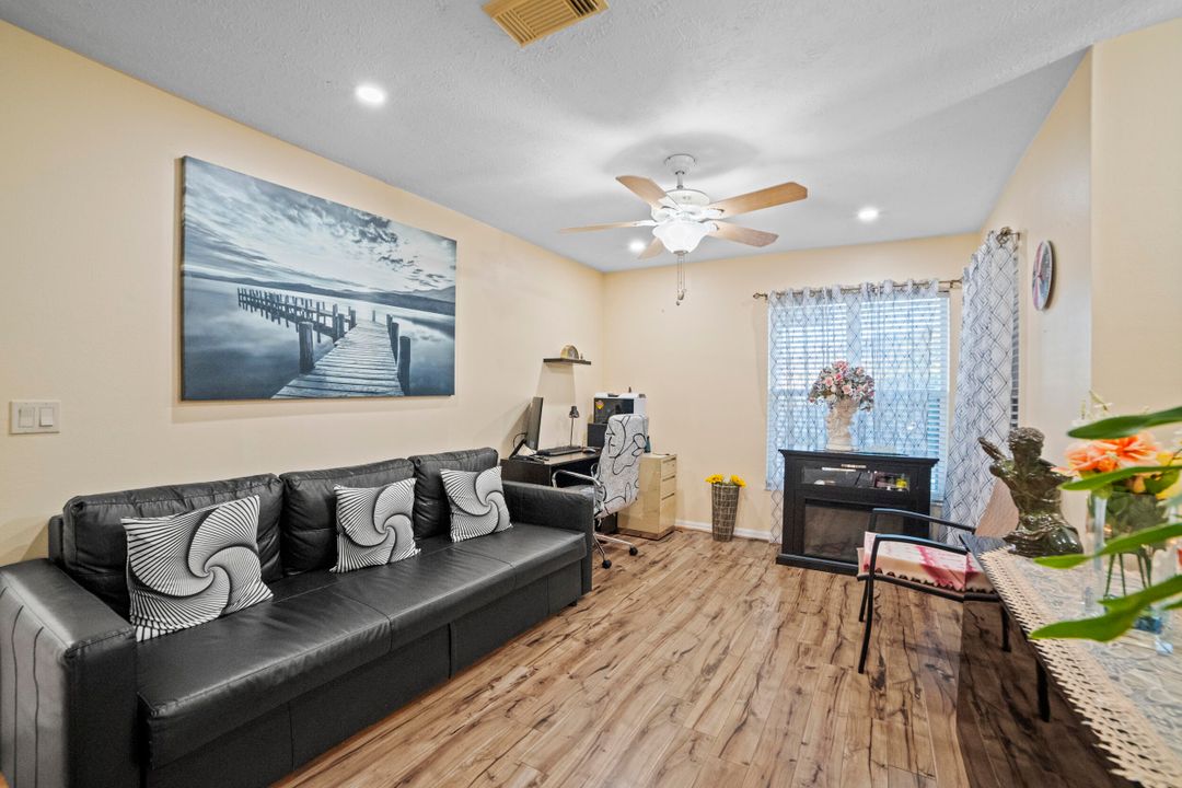 待售: $243,350 (2 贝兹, 2 浴室, 1530 平方英尺)