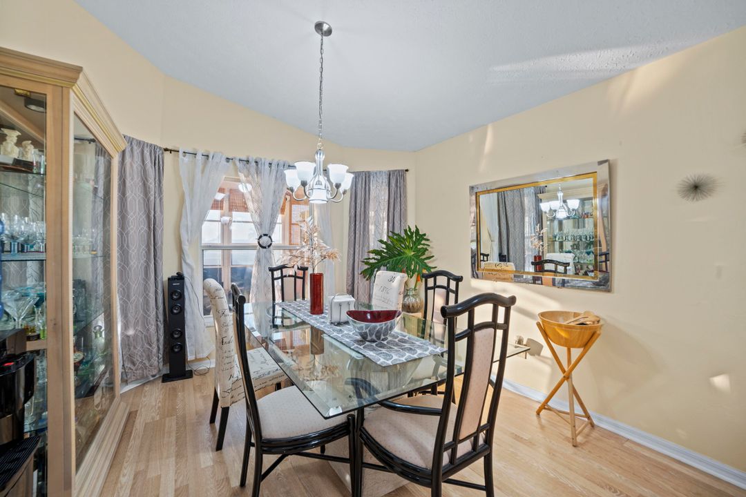 待售: $243,350 (2 贝兹, 2 浴室, 1530 平方英尺)