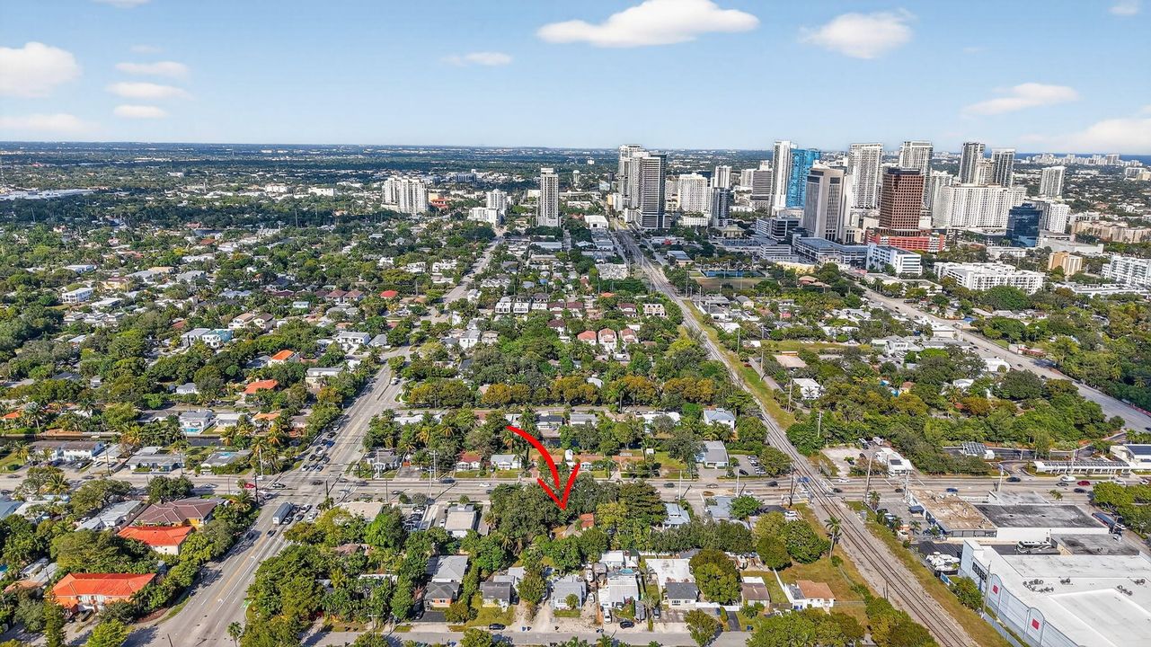 На продажу: $2,500,000 (2 спален, 1 ванн, 1384 Квадратных фут)