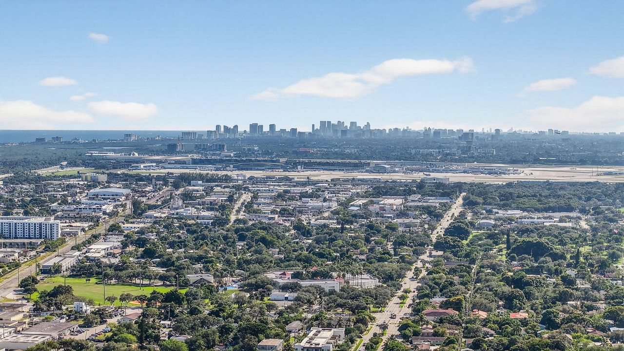 На продажу: $2,500,000 (2 спален, 1 ванн, 1384 Квадратных фут)