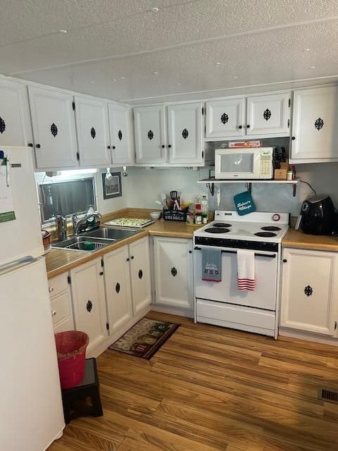 For Sale: $102,000 (2 beds, 2 baths, 672 Square Feet)