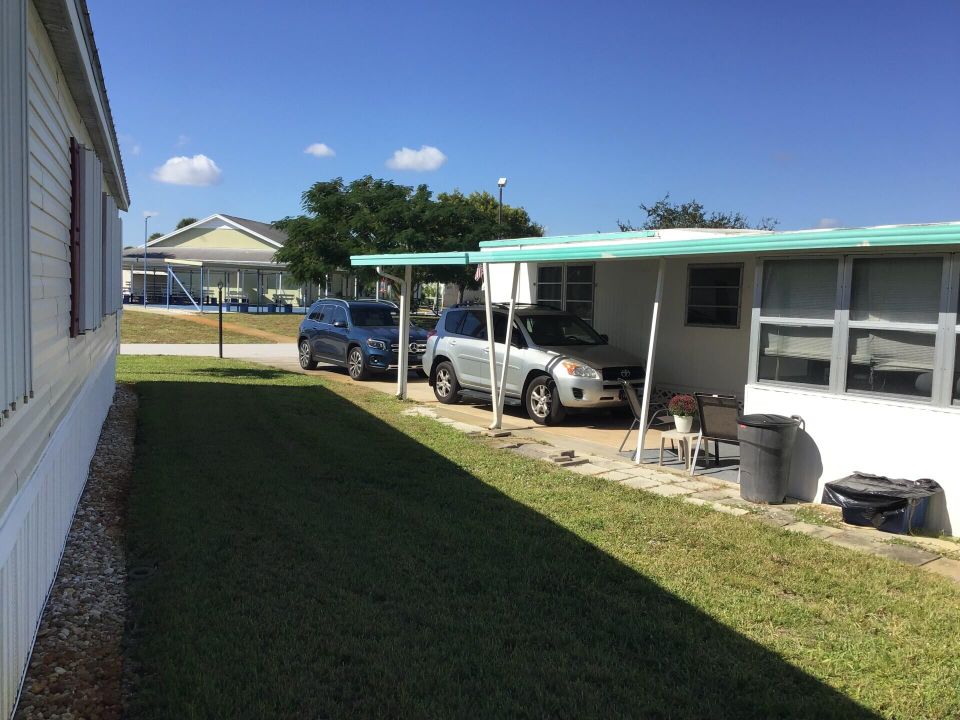 For Sale: $102,000 (2 beds, 2 baths, 672 Square Feet)