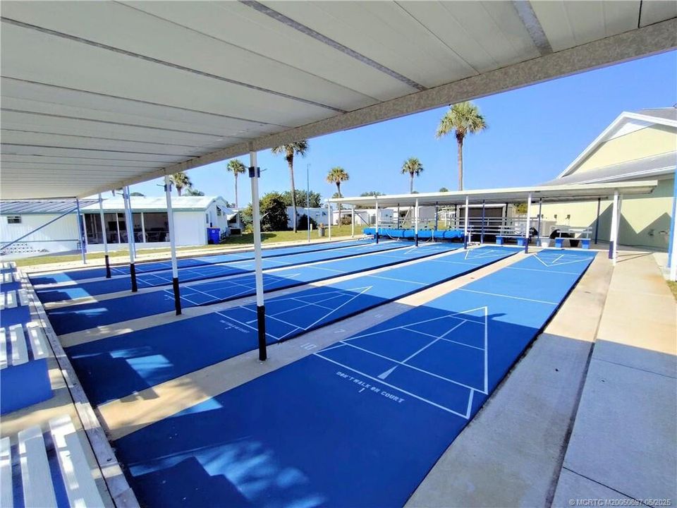 For Sale: $102,000 (2 beds, 2 baths, 672 Square Feet)