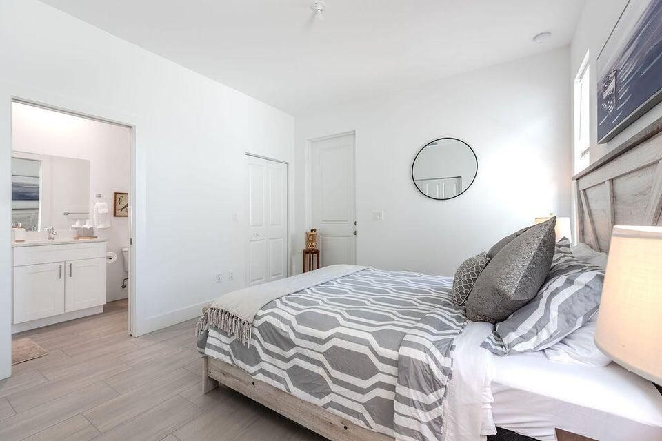 For Rent: $2,905 (3 beds, 2 baths, 1276 Square Feet)