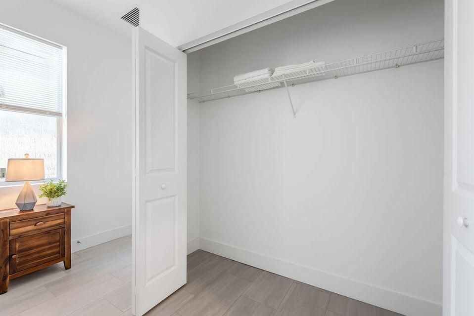 For Rent: $2,905 (3 beds, 2 baths, 1276 Square Feet)