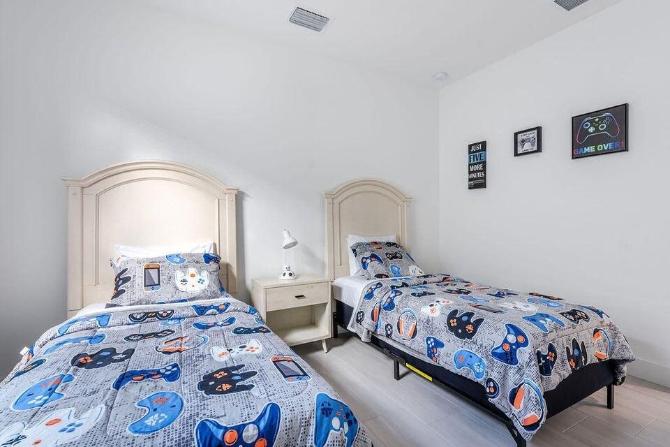 For Rent: $2,905 (3 beds, 2 baths, 1276 Square Feet)