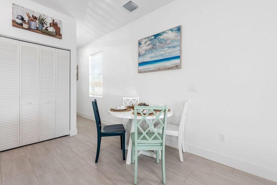 For Rent: $2,905 (3 beds, 2 baths, 1276 Square Feet)