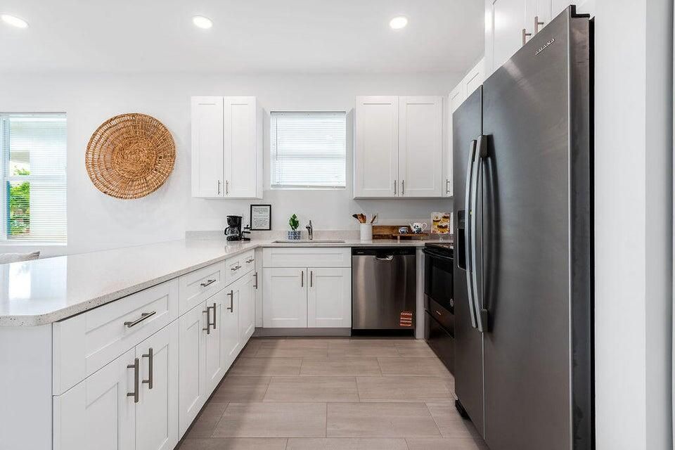 For Rent: $2,905 (3 beds, 2 baths, 1276 Square Feet)