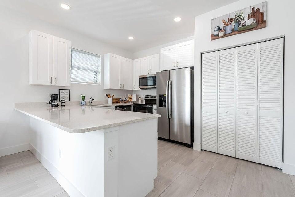 For Rent: $2,905 (3 beds, 2 baths, 1276 Square Feet)