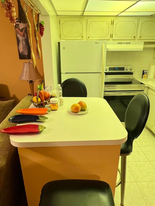 For Sale: $79,900 (1 beds, 1 baths, 646 Square Feet)