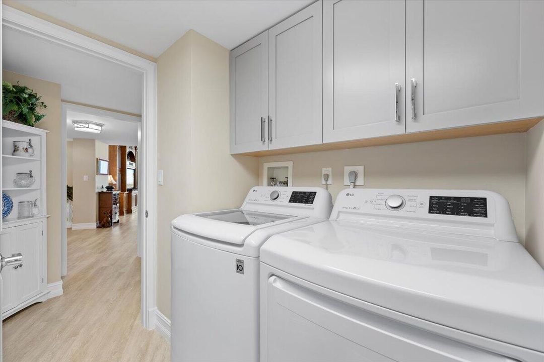 For Sale: $1,395,000 (2 beds, 2 baths, 2332 Square Feet)