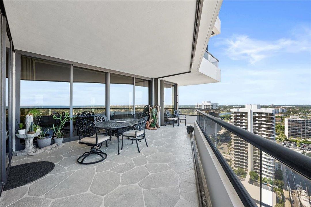 For Sale: $1,395,000 (2 beds, 2 baths, 2332 Square Feet)