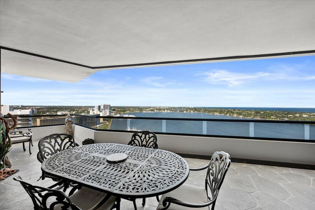 For Sale: $1,395,000 (2 beds, 2 baths, 2332 Square Feet)