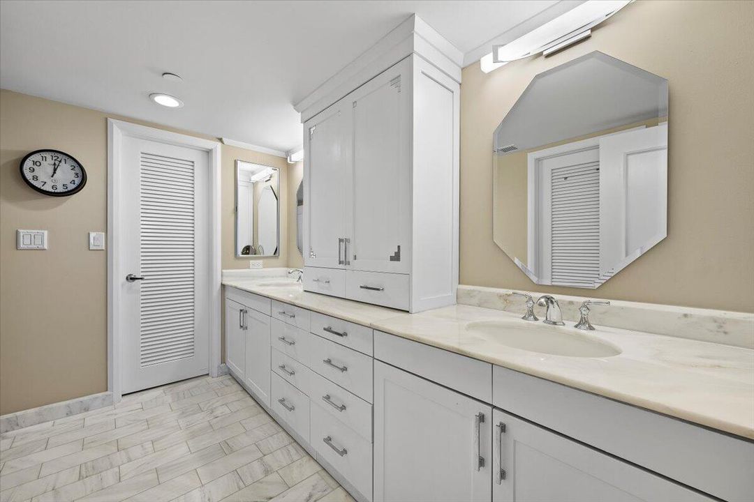 For Sale: $1,395,000 (2 beds, 2 baths, 2332 Square Feet)