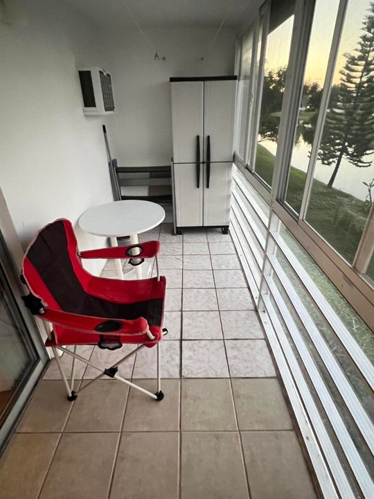 For Sale: $79,900 (1 beds, 1 baths, 646 Square Feet)