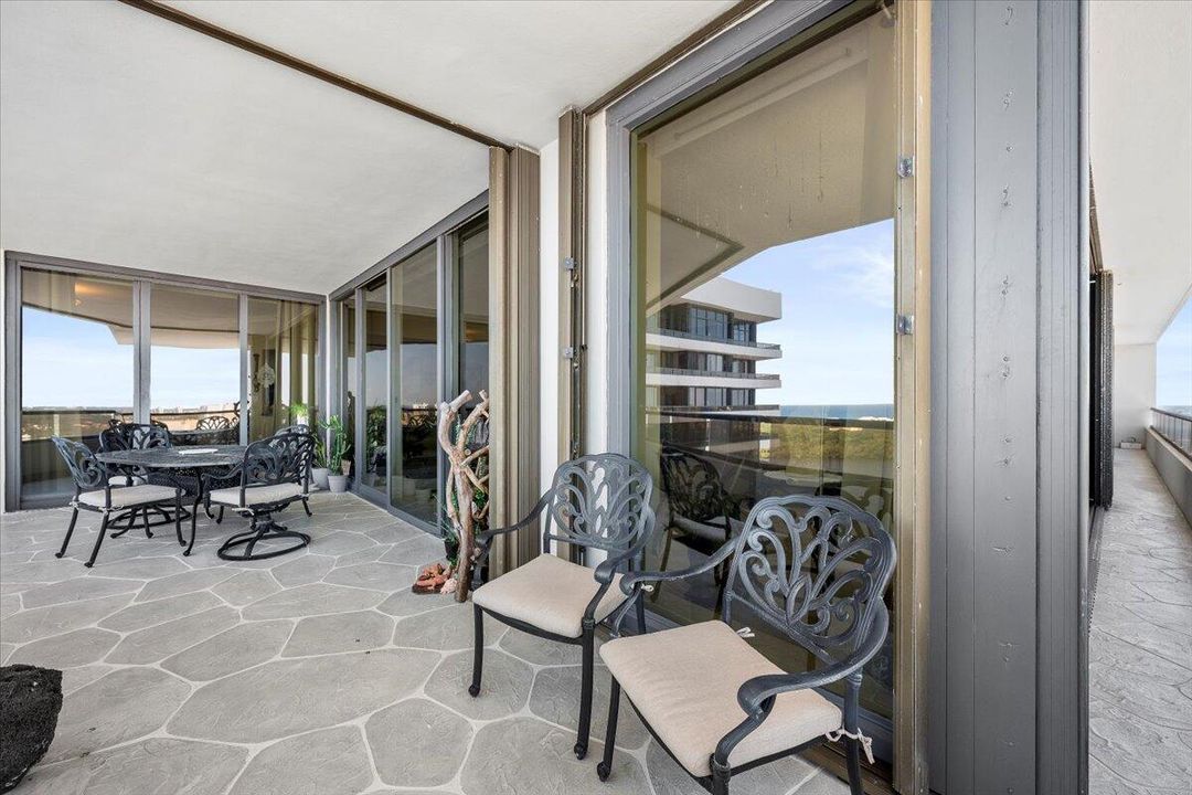 For Sale: $1,395,000 (2 beds, 2 baths, 2332 Square Feet)