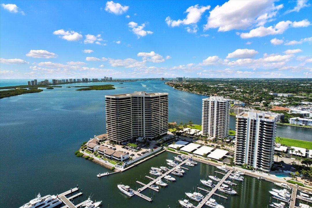 For Sale: $1,395,000 (2 beds, 2 baths, 2332 Square Feet)