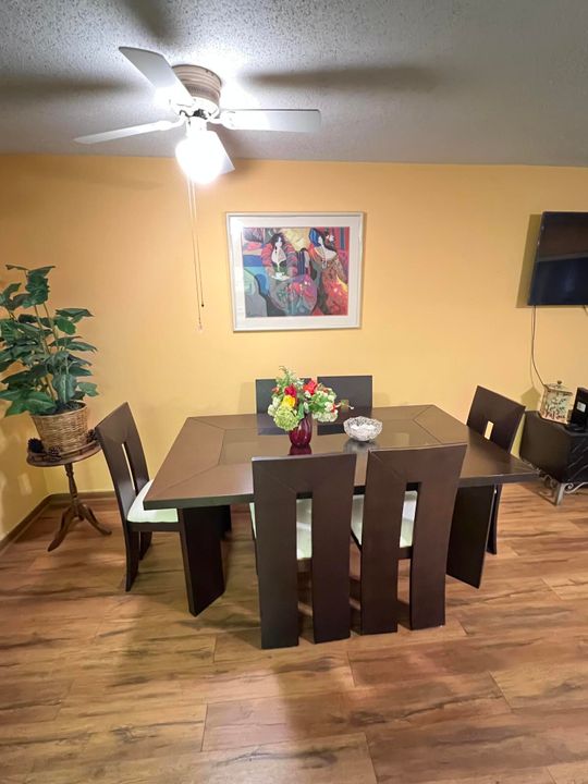 For Sale: $79,900 (1 beds, 1 baths, 646 Square Feet)