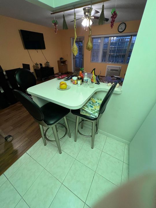 For Sale: $79,900 (1 beds, 1 baths, 646 Square Feet)