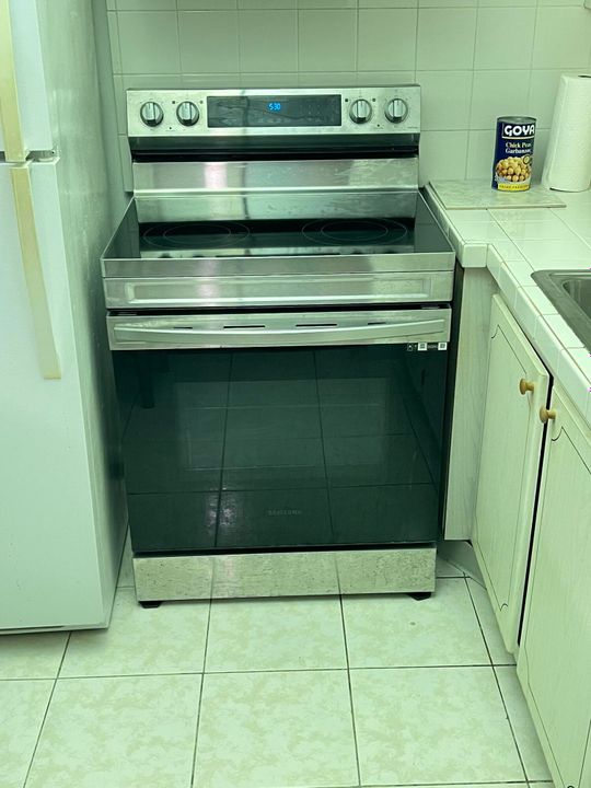 For Sale: $79,900 (1 beds, 1 baths, 646 Square Feet)