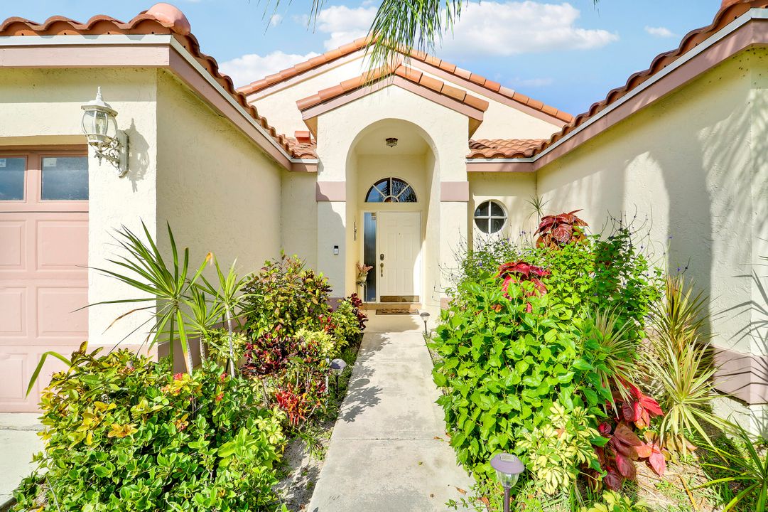 На продажу: $499,999 (3 спален, 2 ванн, 1808 Квадратных фут)