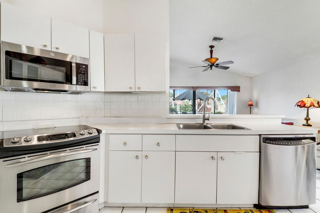 На продажу: $499,999 (3 спален, 2 ванн, 1808 Квадратных фут)