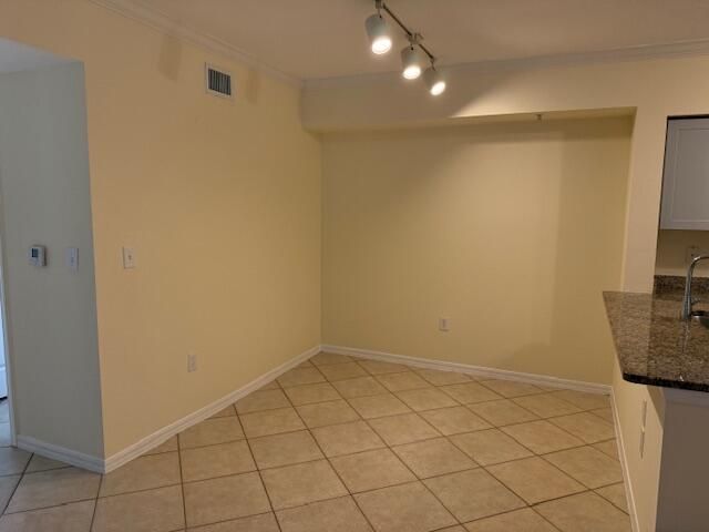 合同活跃: $2,500 (3 贝兹, 2 浴室, 1493 平方英尺)