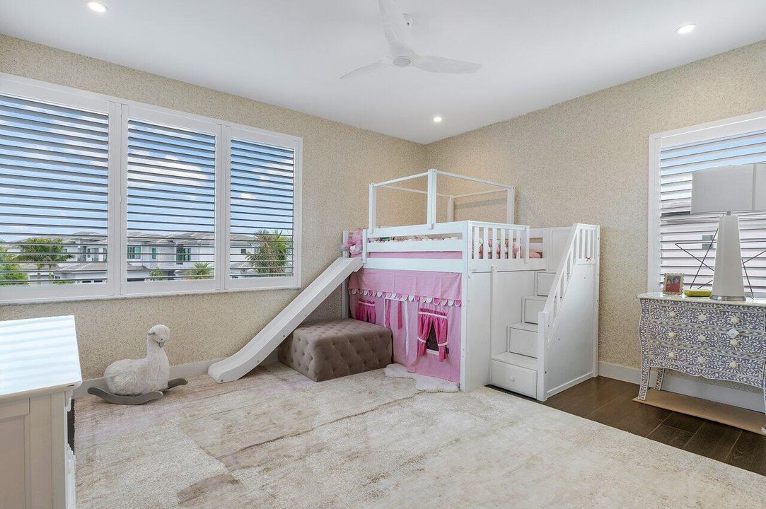 待售: $5,250,000 (6 贝兹, 7 浴室, 6175 平方英尺)