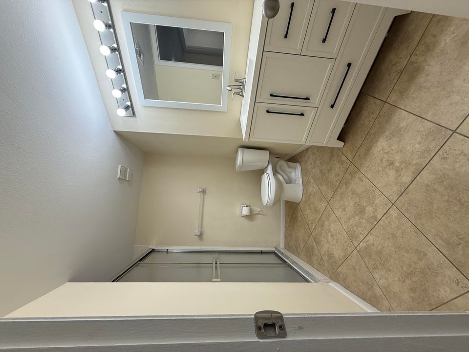 For Rent: $1,700 (2 beds, 2 baths, 886 Square Feet)