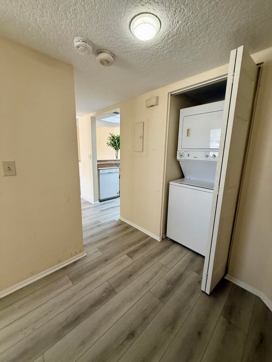 For Rent: $1,700 (2 beds, 2 baths, 886 Square Feet)