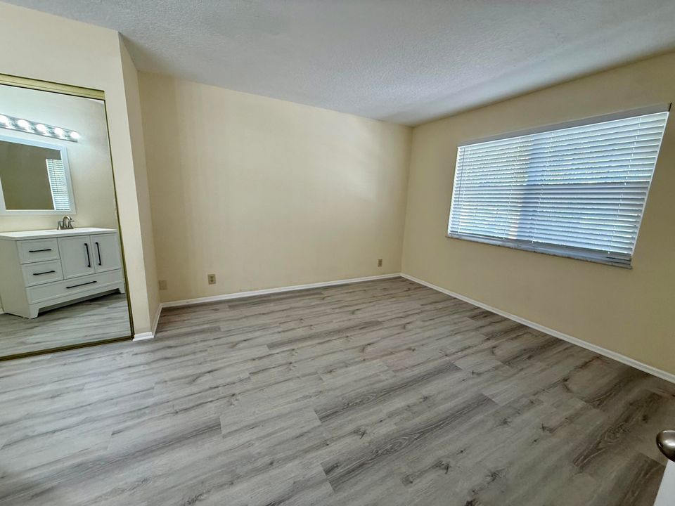 For Rent: $1,700 (2 beds, 2 baths, 886 Square Feet)