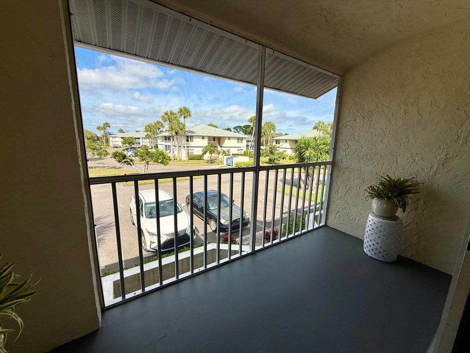 For Rent: $1,700 (2 beds, 2 baths, 886 Square Feet)