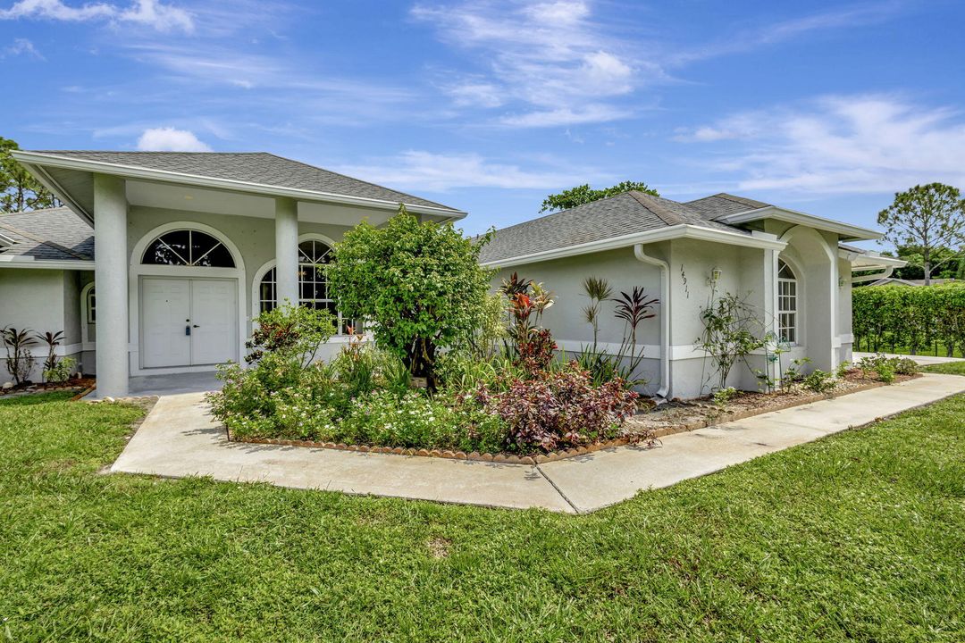 For Rent: $3,800 (3 beds, 2 baths, 2652 Square Feet)