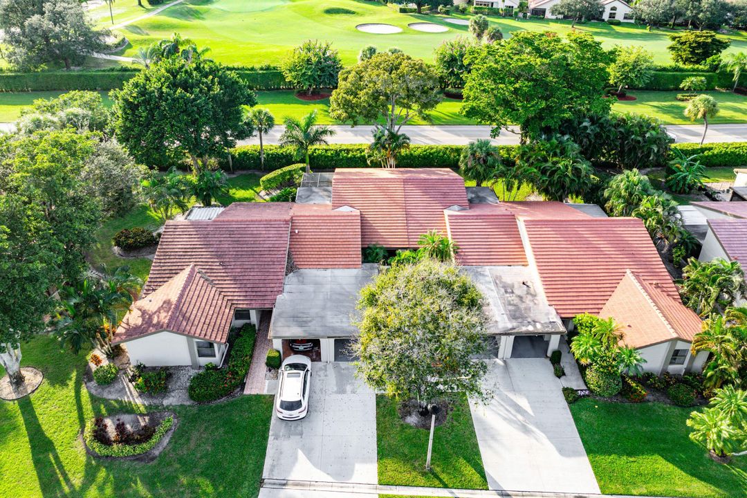 For Sale: $349,900 (2 beds, 2 baths, 1296 Square Feet)