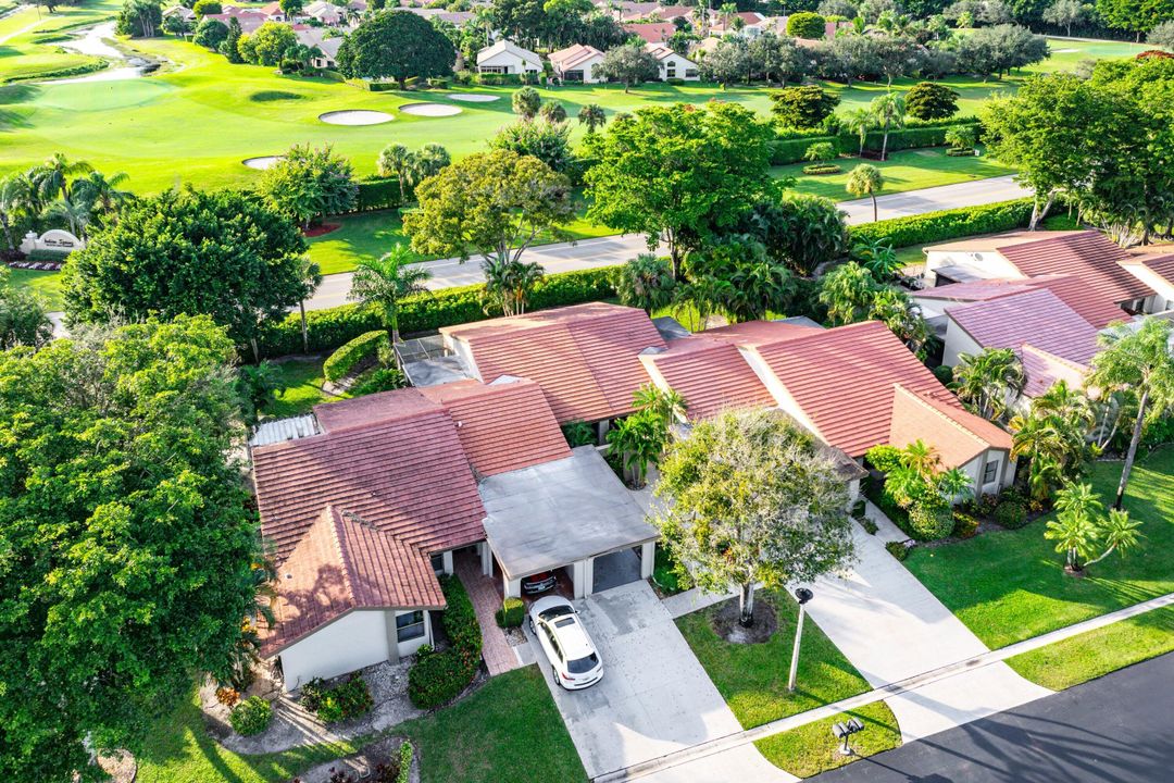 For Sale: $349,900 (2 beds, 2 baths, 1296 Square Feet)