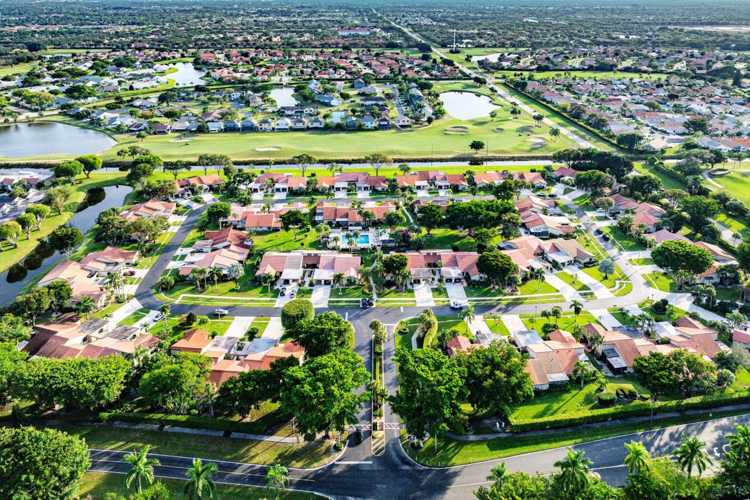 For Sale: $349,900 (2 beds, 2 baths, 1296 Square Feet)