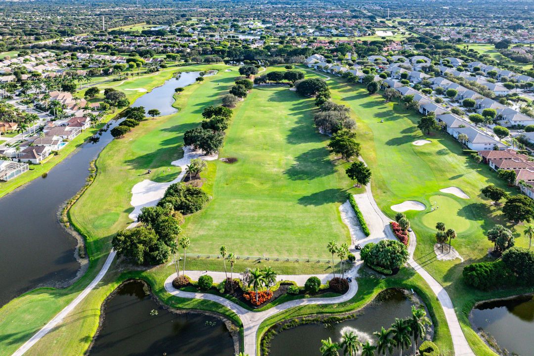 For Sale: $349,900 (2 beds, 2 baths, 1296 Square Feet)