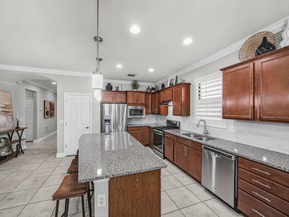 For Sale: $429,900 (2 beds, 2 baths, 1695 Square Feet)