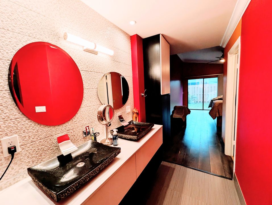 For Sale: $550,000 (3 beds, 2 baths, 1864 Square Feet)