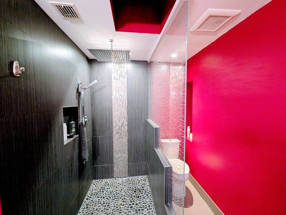 For Sale: $550,000 (3 beds, 2 baths, 1864 Square Feet)