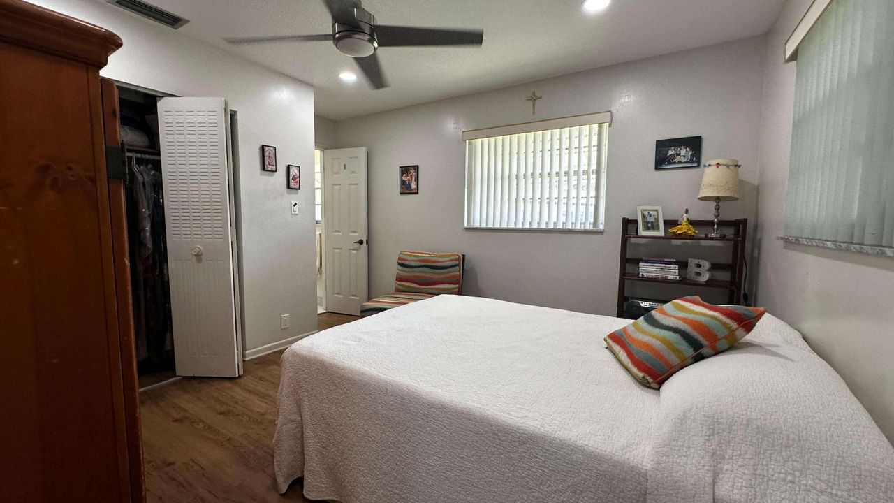 For Sale: $255,000 (2 beds, 2 baths, 980 Square Feet)