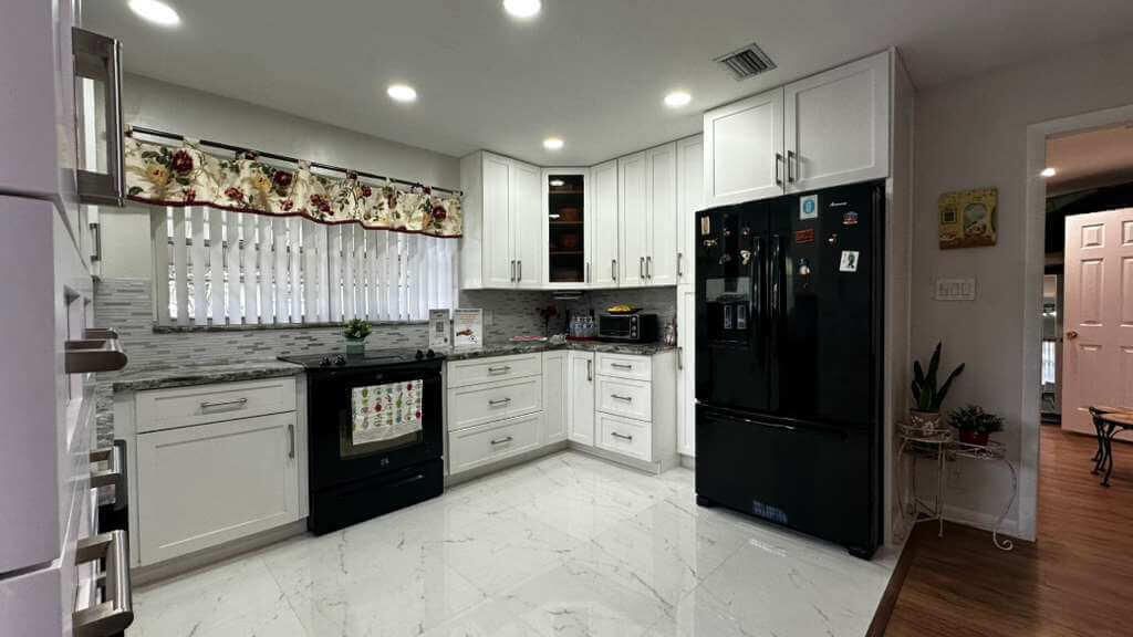 For Sale: $255,000 (2 beds, 2 baths, 980 Square Feet)