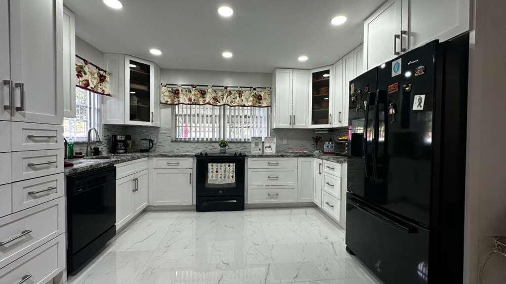 For Sale: $255,000 (2 beds, 2 baths, 980 Square Feet)